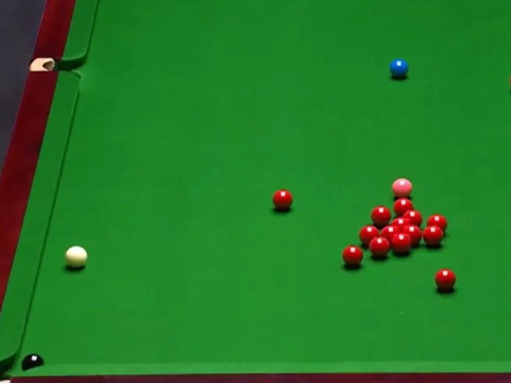 Stuart Bingham Pots Black From Break-Off in Unbelievable Fluke