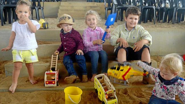 Making new friends at Paradise Lagoons are Sophie Passfield, Samuel Holland, Ruby Rea, Charlie Rea and Matilda Holland. They come from Marlborough, Gracemere and Moura. Picture: Jann Houley