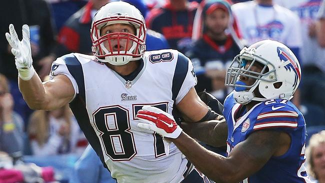 Rob Gronkowski makes a catch in front of Duke Williams.