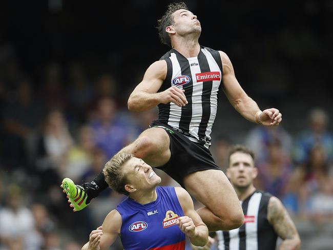 Jarryd Blair gains some extra centimetres with the help of Jack Macrae. Picture: Michael Klein