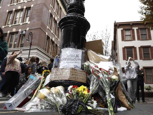 Fans laid floral tributes outside the ‘Friends’ building in New York shortly after Perry’s death. Picture: John Lamparski/Getty Images