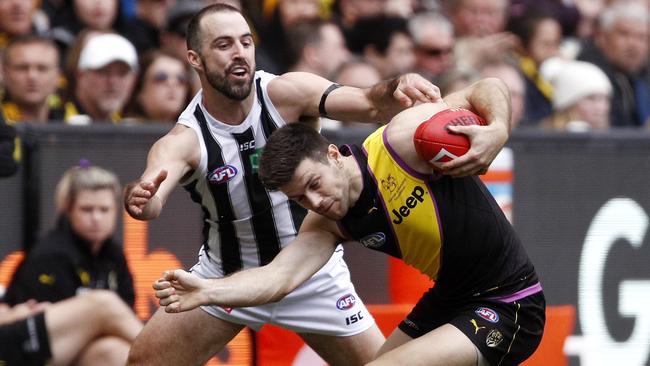 Steele Sidebottom tackles Trent Cotchin.