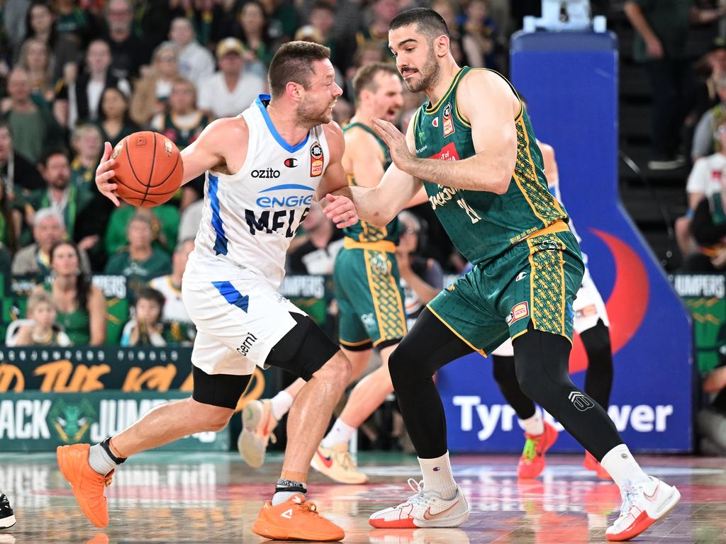 Tasmania’s Fabijan Krslovic attempts to block Melbourne United’s Matthew Dellavedova. Picture: Getty Images