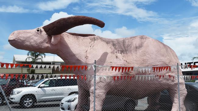 The big pink Buffalo on the Stuart Highway is still there and is still pink.