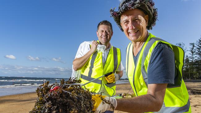 Oli Thomson from Suttons Beach Pavilion and Les Barkla from Pristine Peninsula Community Group. Photo: AAP/Richard Walker