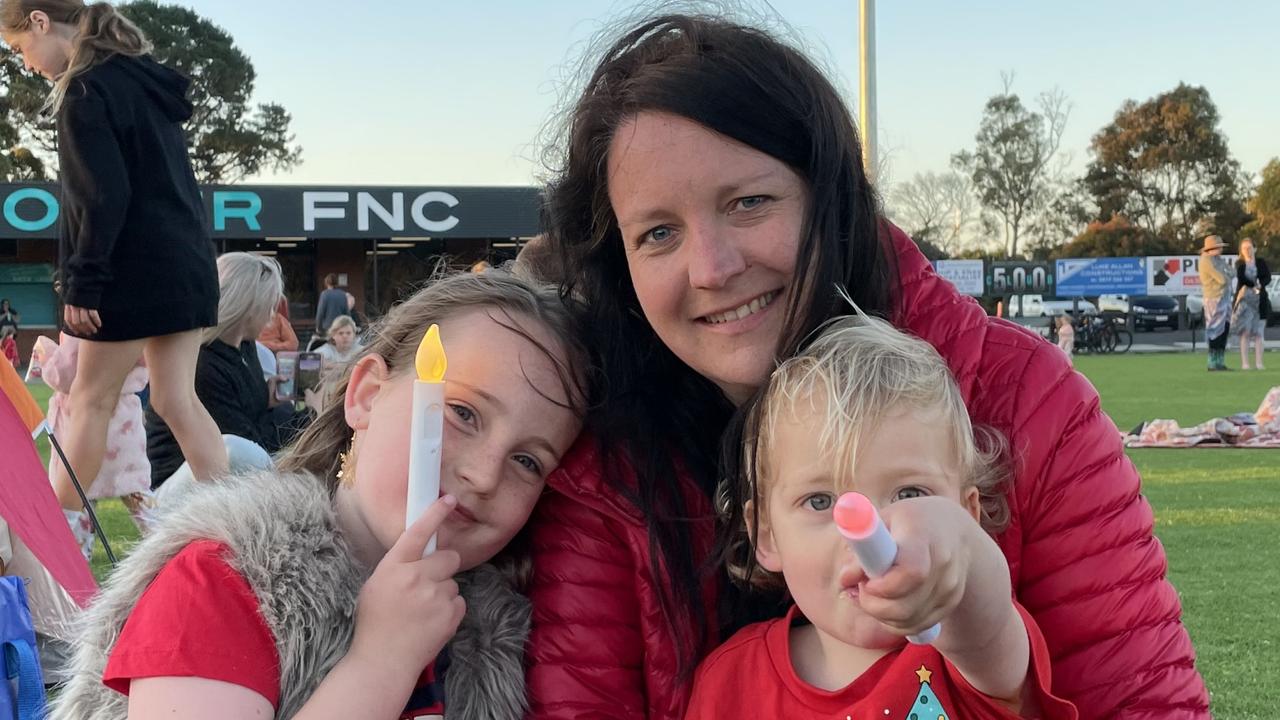 Azarya, Jett and Caleena Cruikshank got cosy with their glow sticks at the carols.