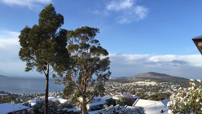 Snow at Blackmans Bay photo by Kerry Godfrey