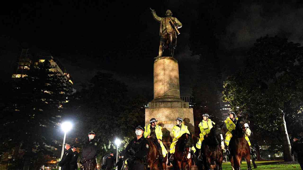 Police forced to protect Captain Cook statue during Black Lives Matter protest