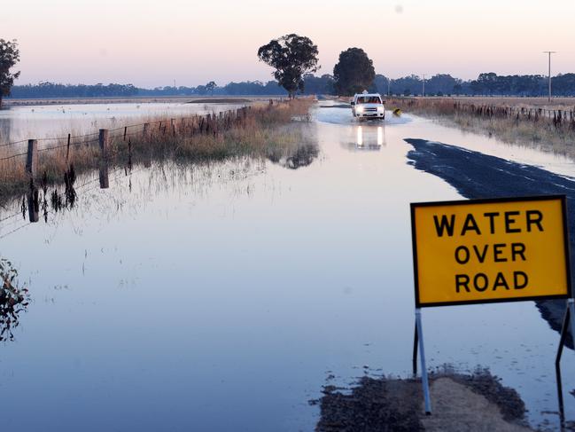 Barmah Picola floods. Flooding. James Bridge Road.