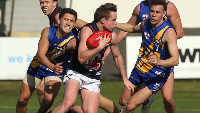 Ryan Byrnes uses his pace for the Sandringham Dragons. Picture: Hamish Blair