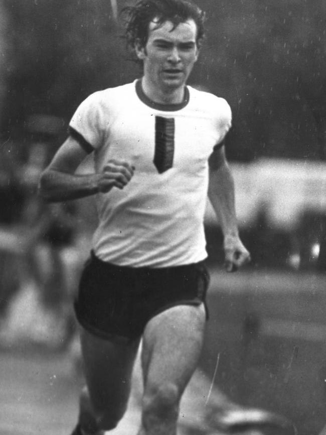 Schoolboy athlete Robert de Castella, of Xavier College, in 1975.