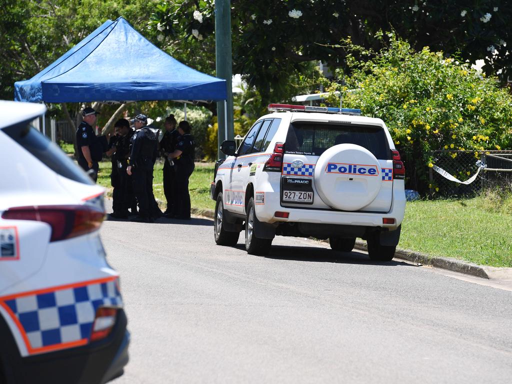 Townsville police are investigating a homicide in Mundingburra. A man, 25, has been taken into custody. Picture: Shae Beplate.