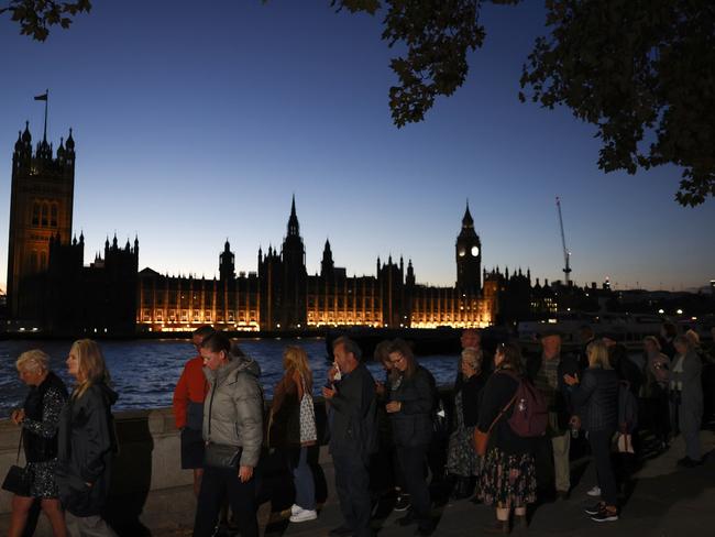 The queue to pay respect to Queen Elizabeth II moves past Westminster. Picture: Jeff J Mitchell/Getty Images