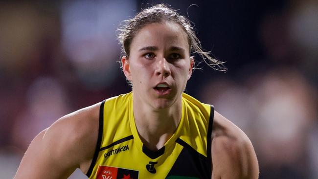 BRISBANE, AUSTRALIA - AUG 16: Ellie McKenzie of the Tigers in action during the 2024 AFLW Practice Match between the Brisbane Lions and the Richmond Tigers at Brighton Homes Arena on August 16, 2024 in Brisbane, Australia. (Photo by Russell Freeman/AFL Photos via Getty Images)