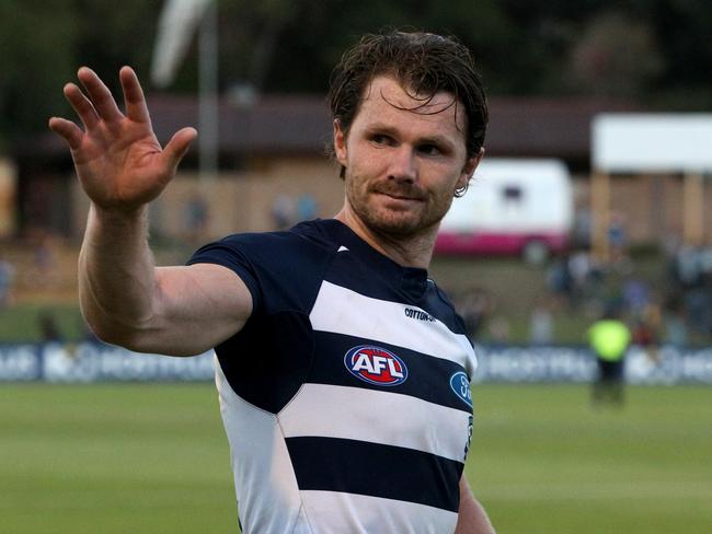 Patrick Dangerfield of the Cats acknowledges the crowd after the AFL JLT Community Series pre-season match between the West Coast Eagles and the Geelong Cats at Leederville Oval in Perth, Friday, March 1, 2019. (AAP Image/Richard Wainwright) NO ARCHIVING, EDITORIAL USE ONLY