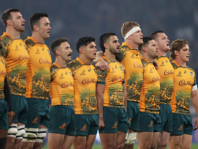 BRISBANE, AUSTRALIA - JULY 09: Australia sing the National Anthem during game two of the International Test Match series between the Australia Wallabies and England at Suncorp Stadium on July 09, 2022 in Brisbane, Australia. (Photo by Cameron Spencer/Getty Images)