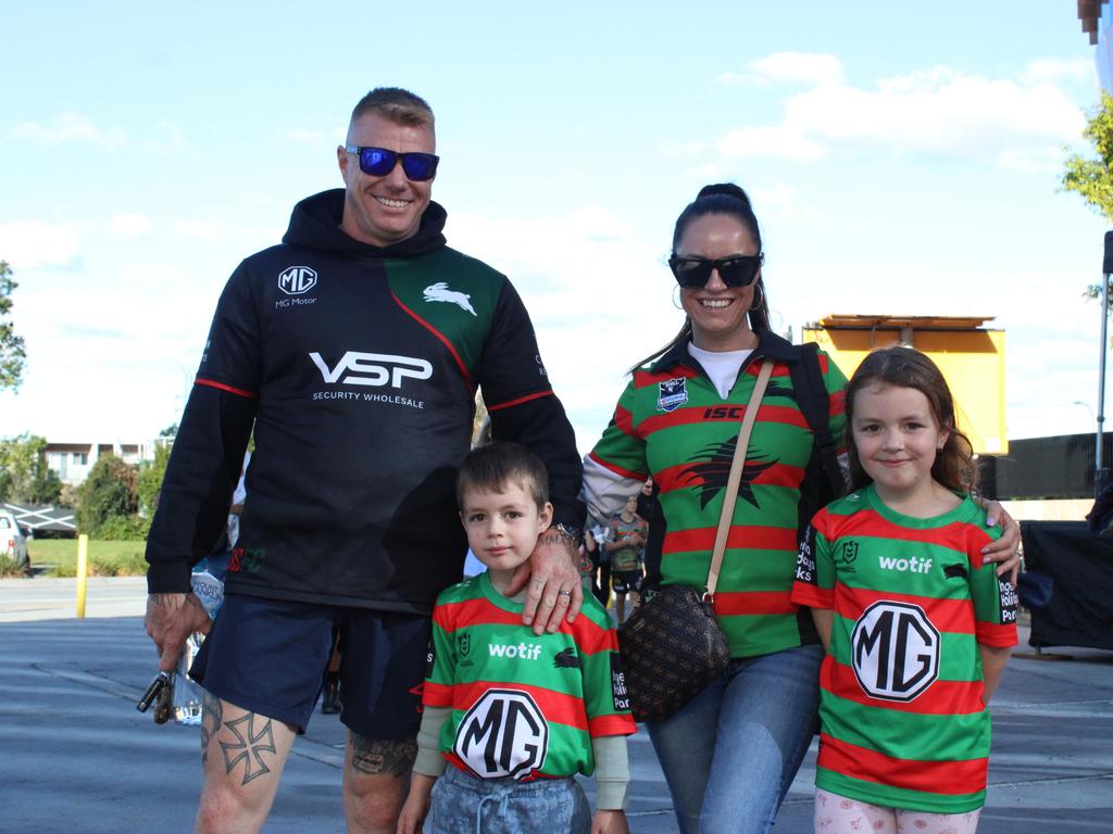 Gallery: Gold Coast Titans v South Sydney Rabbitohs mega NRL fan ...