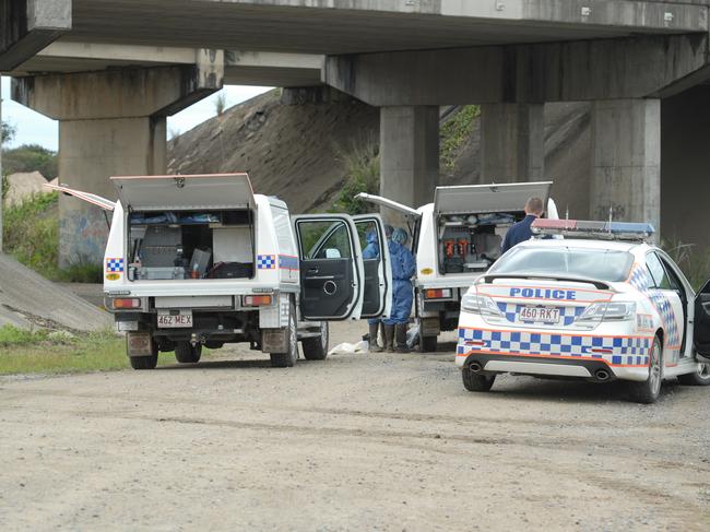 Scenes of crimes officers and police investigate the murder of Natasha McCarthy underneath the Ron Camm Bridge, Mackay. Photo Lee Constable / Daily Mercury