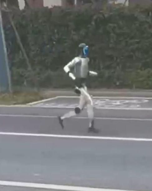 A robot completed a half marathon race in Yizhuang, Beijing in 1 hour and 57 minutes. Picture: X @BridgingNews_