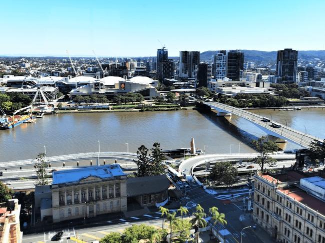 … for this river vista from the Brisbane CBD unit