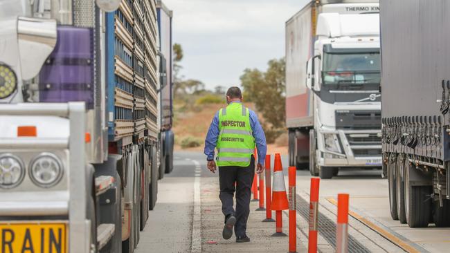 The border check point at Yamba. Picture NewsWire / Darren Seiler.