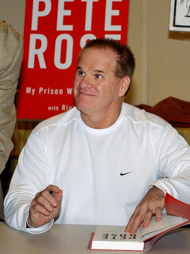 Pete Rose in New Jersey signing a copy of his biography, My Prison Without Bars, on the first day of its release in January 2004.