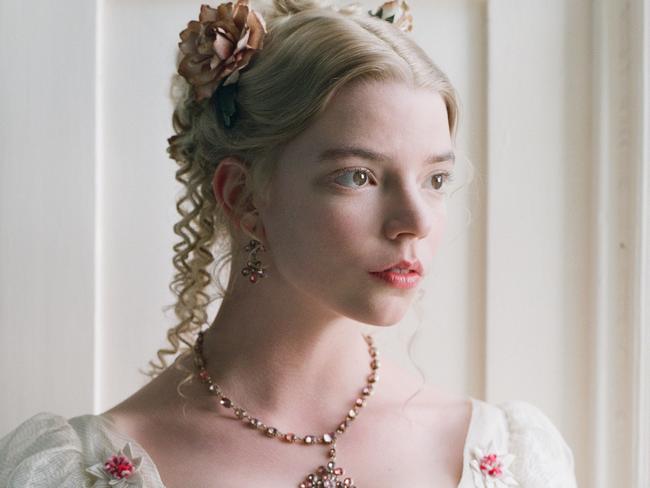 Anya Taylor-Joy stars as "Emma Woodhouse"  in director Autumn de Wilde's EMMA., a Focus Features release.  Credit : Liam Daniel / Focus Features