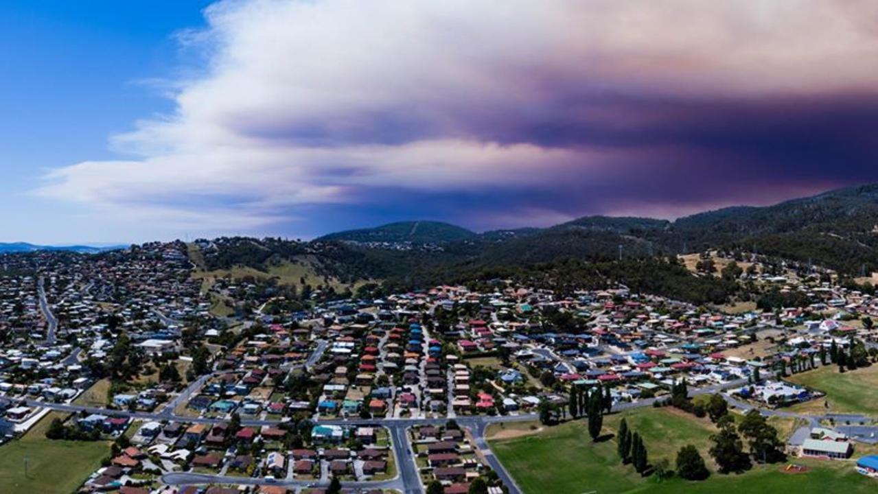 A darkened sky over kunanyi/Mt Wellington, with plumes of smoke from an uncontrolled bushfire blazing in the state’s South West. Picture: CRAIG GARTH