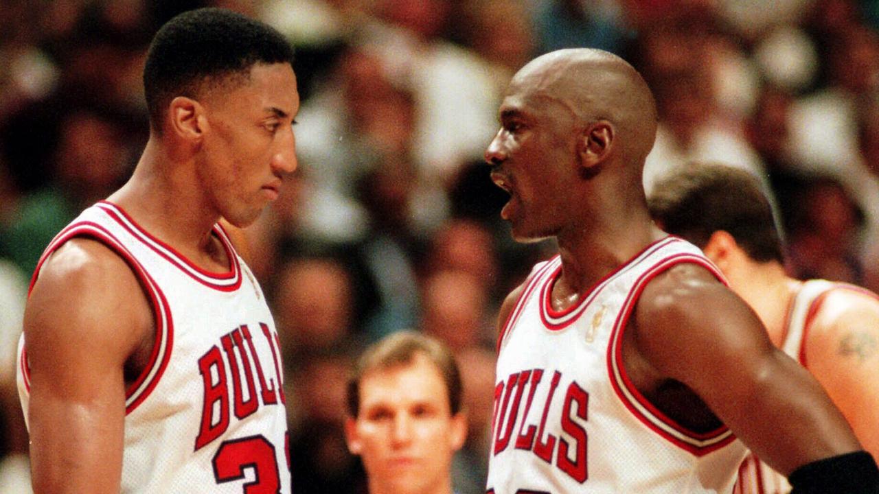 Michael Jordan talking with Scottie Pippen.
