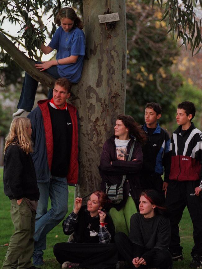 Jim Stynes with some of the kids from his “Reach for the Stars” program.”