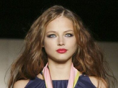 29/06/2008 WIRE: In this Sept. 7, 2007 file photo, fashion model Ruslana Korshunova wears a design during a presentation of The Cynthia Rowley 2008 spring/summer collection in New York.   Korshunova, 20, fell to her death from her Manhattan apartment building Saturday, June 28, 2008 in an apparent suicide, published reports said.  Police said the fall was under investigation.   (AP Photo/Diane Bondareff)