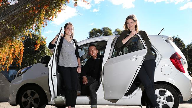 DoSomething Day 2017. Leanne Green, Weave Youth and Community Services Driving Change Coordinator (left) with volunteers Minh-Tri Nguyen Down and Carla Webb pose for a photo. Weave Youth and Community Services help disadvantage youth get their drivers license. (AAP IMAGE/ Danny Aarons)