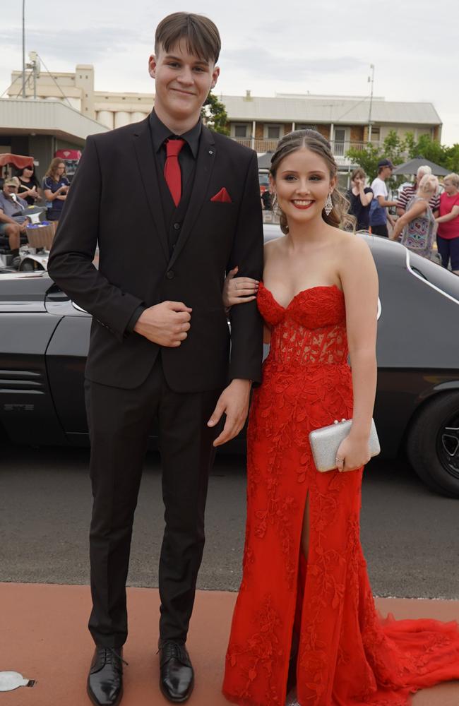 Mackenzie Cullen and Bailey Saal arriving at the 2023 Kingaroy State High school formal.