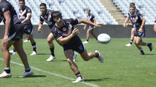 Wests Magpies’ Tallyn Da Silva fires a pass from the ruck in the SG Ball. Picture Thomas Lisson