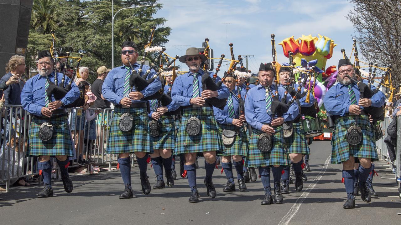 Grand Central Floral Parade: Thousands line streets of Toowoomba to ...