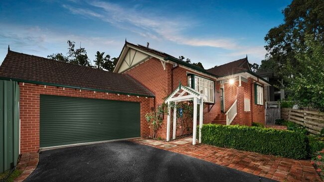 2/20 Scenic Ave, Ringwood East, sold for $776,000, $66,000 above reserve, in April to show the market situation isn’t all bad.