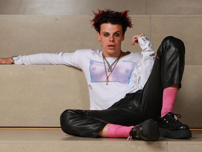 Daily Telegraph. 26, July, 2022.10am arrivalUK artist Yungblud, in Sydney, today.Picture: Justin Lloyd.