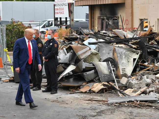 US President Donald Trump tours an area affected by civil unrest in Kenosha, Wisconsin on September 1, 2020. - Trump visited Kenosha, the Wisconsin city at the center of a raging US debate over racism, despite pleas to stay away and claims he is dangerously fanning tensions as a reelection ploy. (Photo by MANDEL NGAN / AFP)