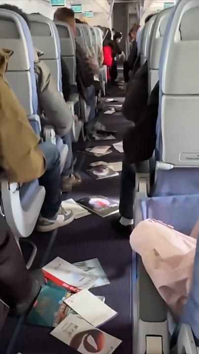 Severe turbulence throws items around plane cabin