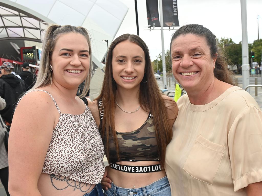 Fans outside the Snoop Dogg Concert at the Adelaide Entertainment centre. Picture: Keryn Stevens