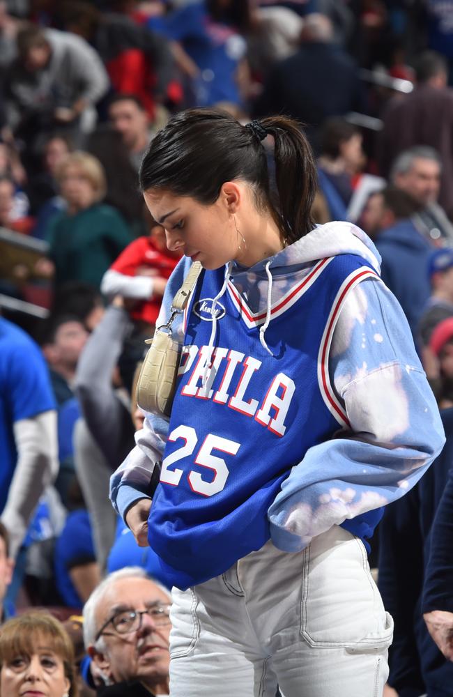 Kendall Jenner wearing a Philadelphia 76ers jersey crica her relationship with Ben Simmons. Picture: Getty Images