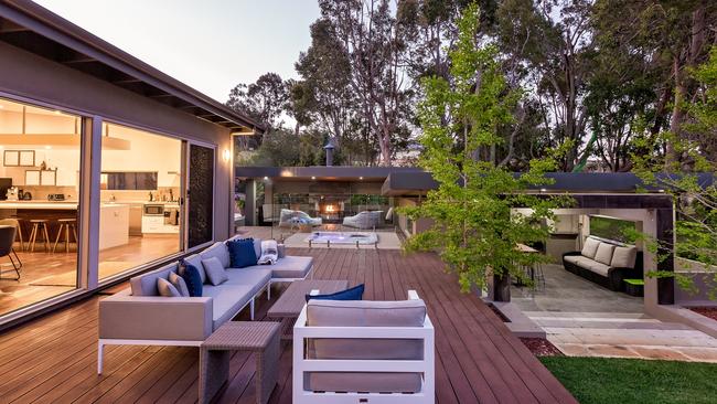 The outdoor living at the Yallingup stay.