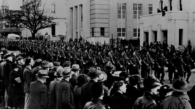 In Gheringhap Street the young soldiers in training for active service commanded the admiration of all onlookers as they marched from the post office corner past the Telegraph Exchange and State Public Offices.