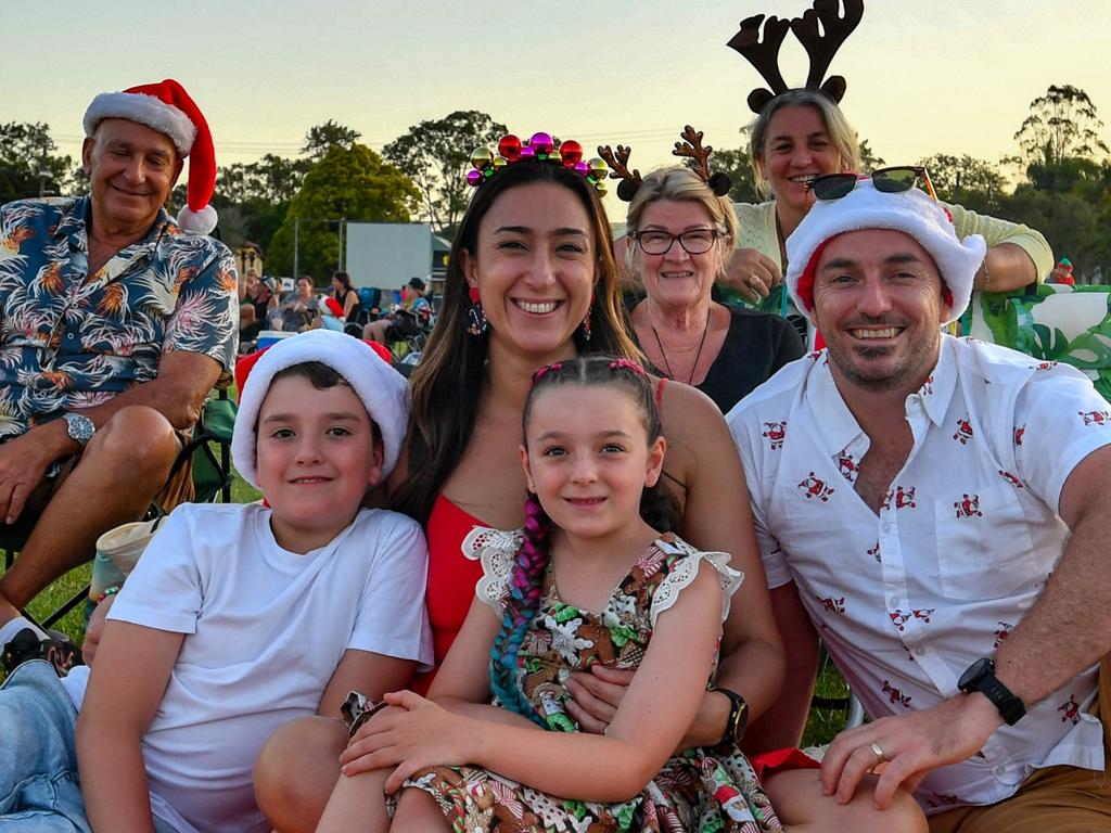 Paul, Gabrielle, Darcy and Tessa Ianna with Gail Hart, Kath and Jacob Ben-Pavat.