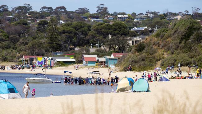 The picturesque Mornington Peninsula offers something for everyone, from idyllic beaches and thriving markets to parks and gardens and stunning walks.