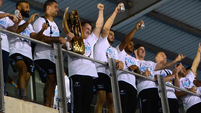 Cheers... The victorious Cronulla team thanks fans last night. Picture:Jeremy Piper