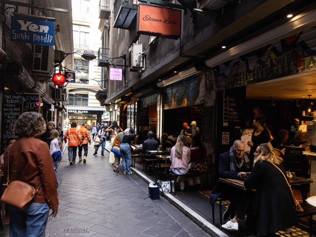 MELBOURNE, AUSTRALIA - NCA NewsWire Photos - 4 MAY 2024: Dinners are seen in Melbourne. Restaurant cafe cost of living federal budget  Picture: NCA NewsWire / Diego Fedele