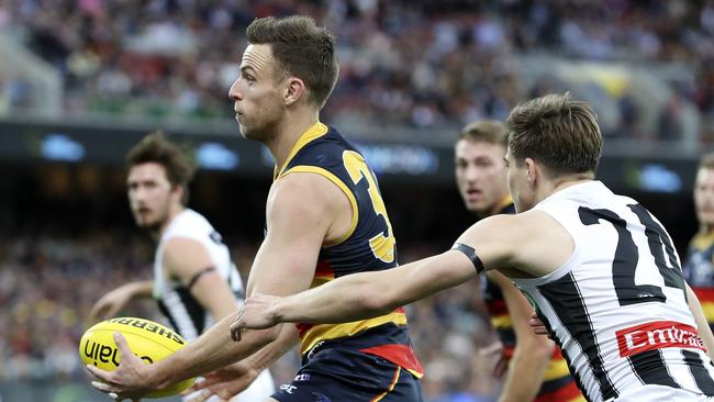 Brodie Smith handballs in front of Collingwood opponent Josh Thomas. Picture SARAH REED