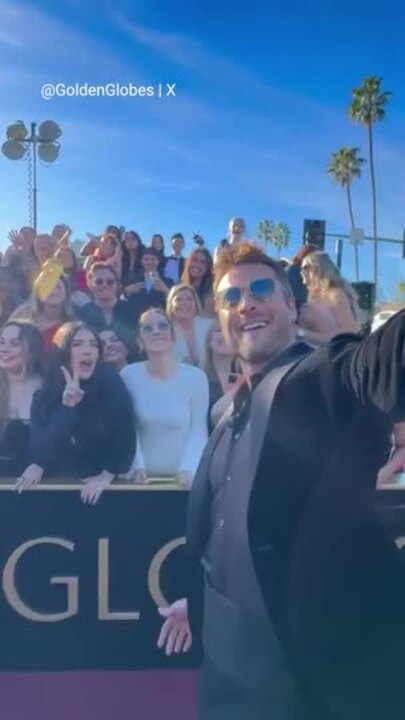 Glen Powell sends crowd wild with group selfie