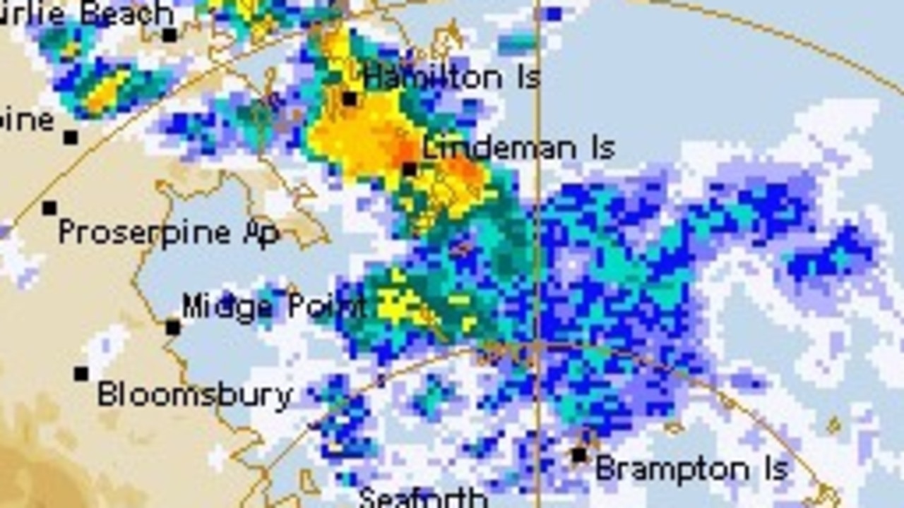 Severe thunderstorm heading to Hamilton Island, Whitsundays